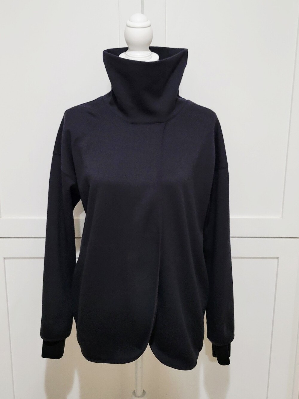 Nike Dri-FIT Black Split Front Turtleneck Pullover Women's Size Small